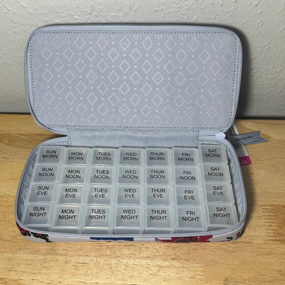 Vera Bradley Large Travel Pill Case in Vineyard Floral NWT - Picture 6 of 6